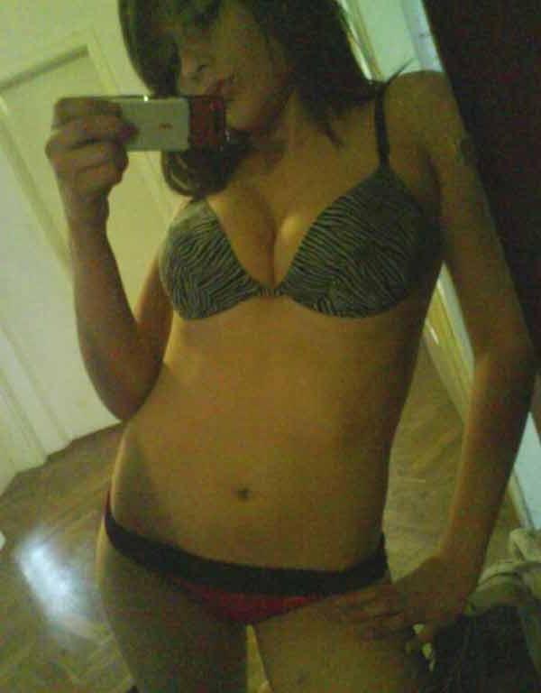 15P Picture compilation of an amateur sexy selfshooting chick in her lingerie