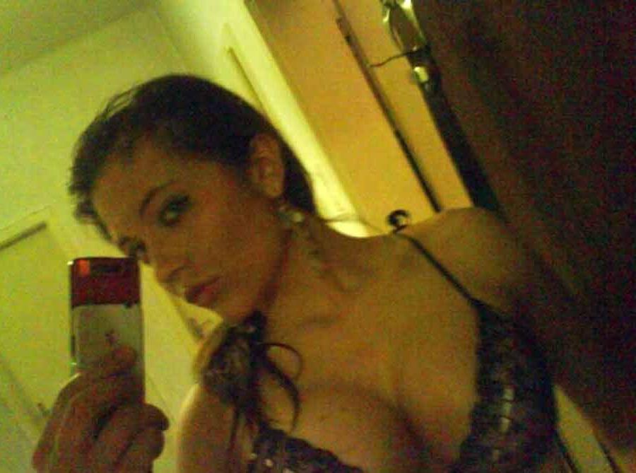 15P Picture compilation of an amateur sexy selfshooting chick in her lingerie