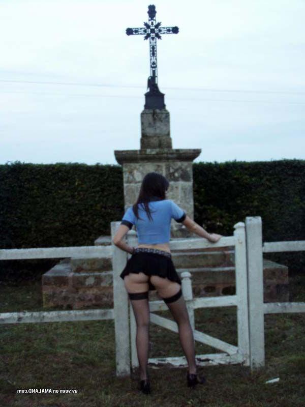 15P Pictures of a girlfriend dressed up like a sexy cop