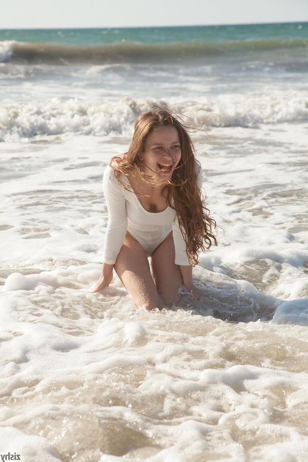 8P Brunette girl Avri Gaines gets wet for you at the beach