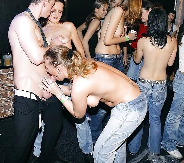24P Topless Blue-Jeans-Girls like to party