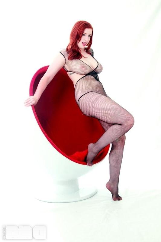 15P Busty redhead pinup Selina Kyl shows off her sexy curves