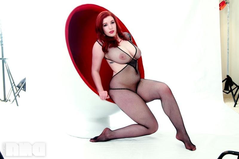 15P Busty redhead pinup Selina Kyl shows off her sexy curves