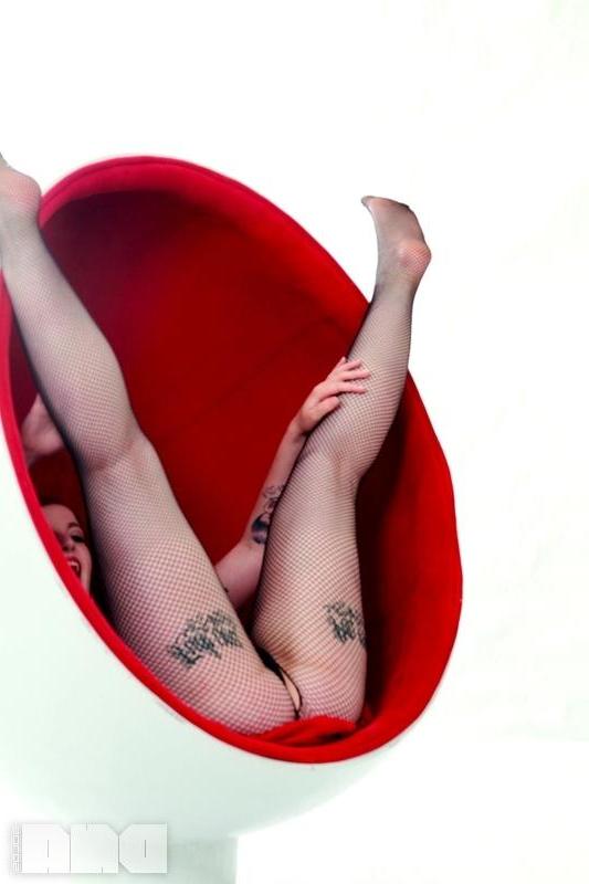 15P Busty redhead pinup Selina Kyl shows off her sexy curves