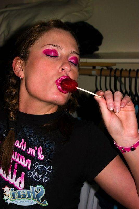 14P Pictures of teen model Shai West playing with something hard