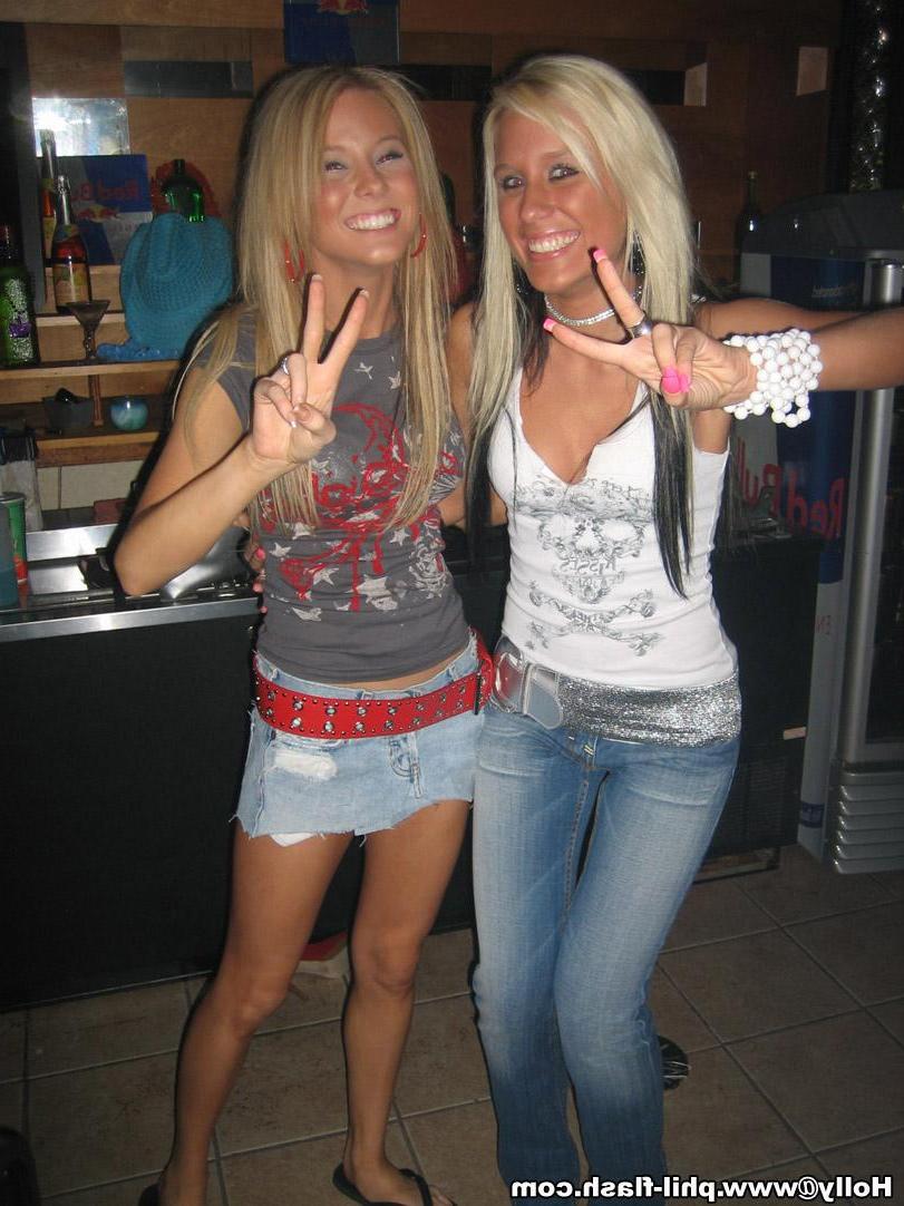 12P 19 year old Holly posts amateur pictures