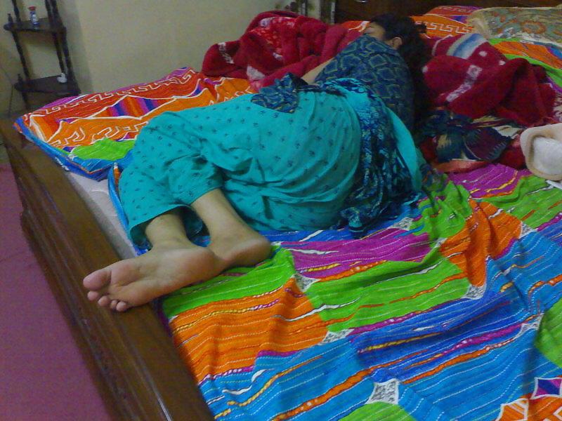 19P Pakistani Girl In Salwar Qameez ( Desi ) 
