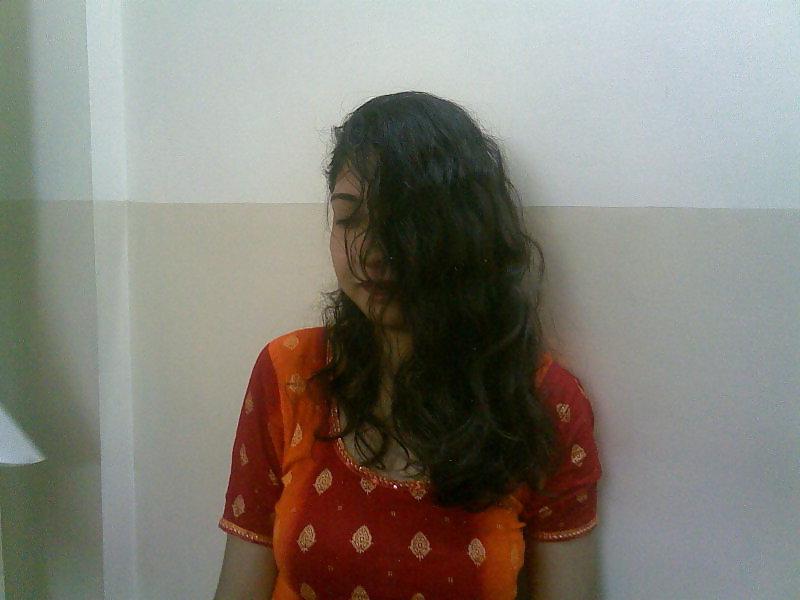 19P Pakistani Girl In Salwar Qameez ( Desi ) 