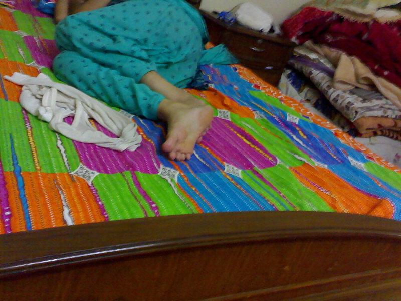 19P Pakistani Girl In Salwar Qameez ( Desi ) 