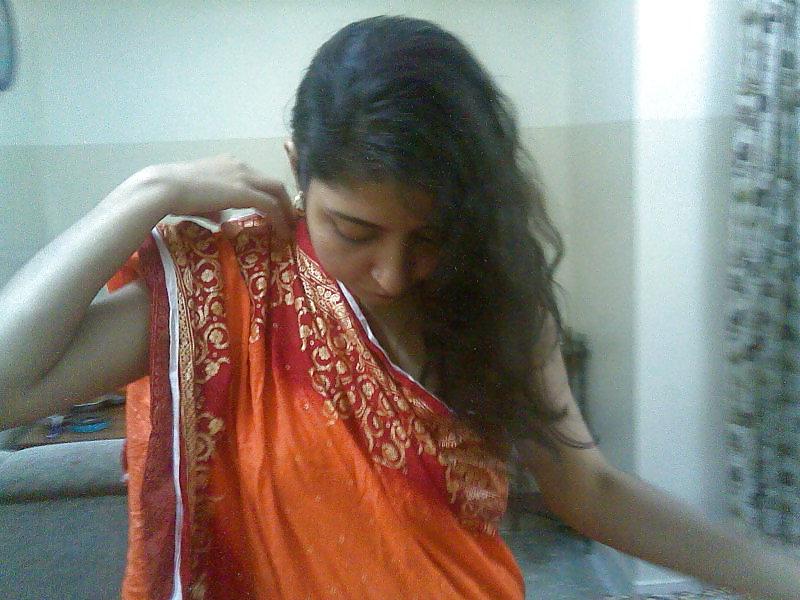 19P Pakistani Girl In Salwar Qameez ( Desi ) 