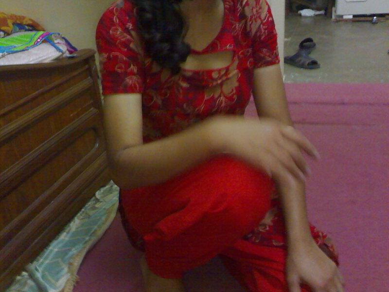 19P Pakistani Girl In Salwar Qameez ( Desi ) 