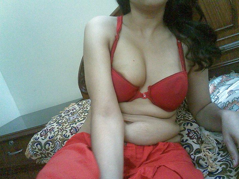 19P Pakistani Girl In Salwar Qameez ( Desi ) 