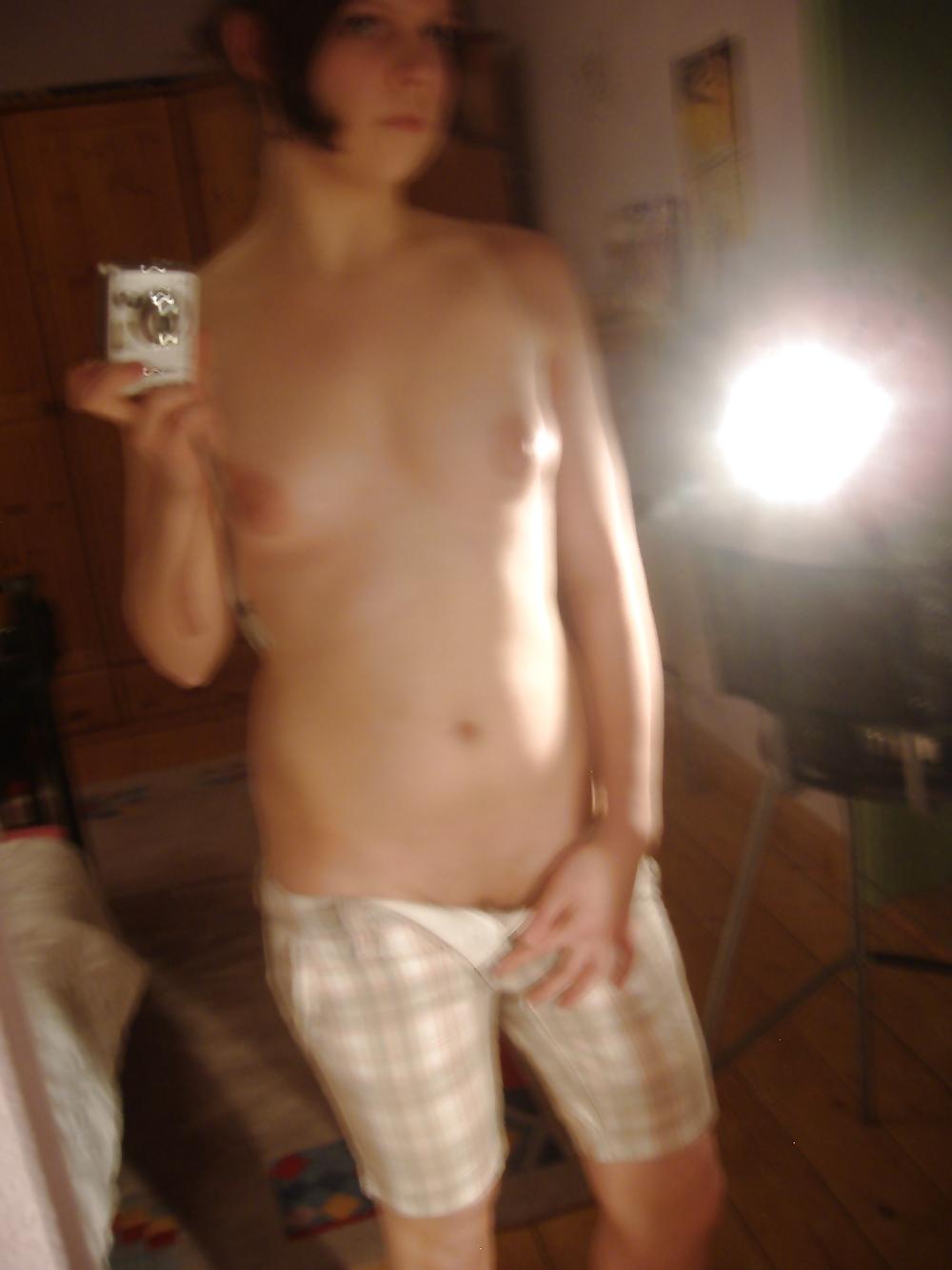 13P Amateuer girl selfshot