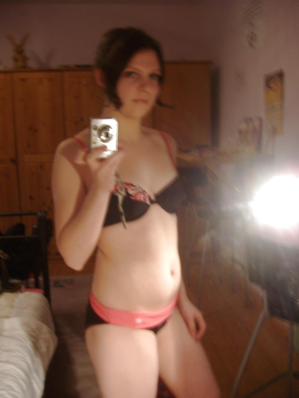 13P Amateuer girl selfshot