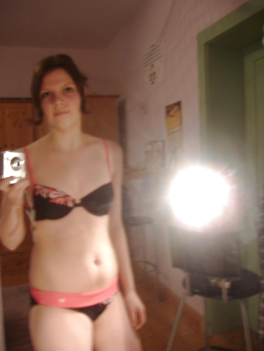 13P Amateuer girl selfshot