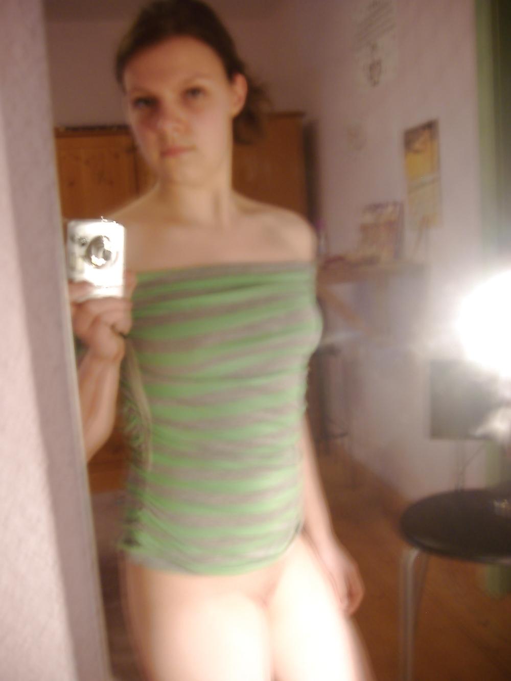 13P Amateuer girl selfshot