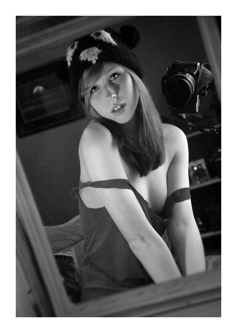 25P Geeky Artist, Photographer  Wannabe - Hacked Self Nudes