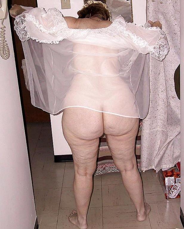 15P Old women asses