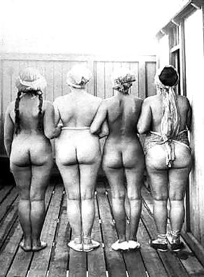 15P Old women asses