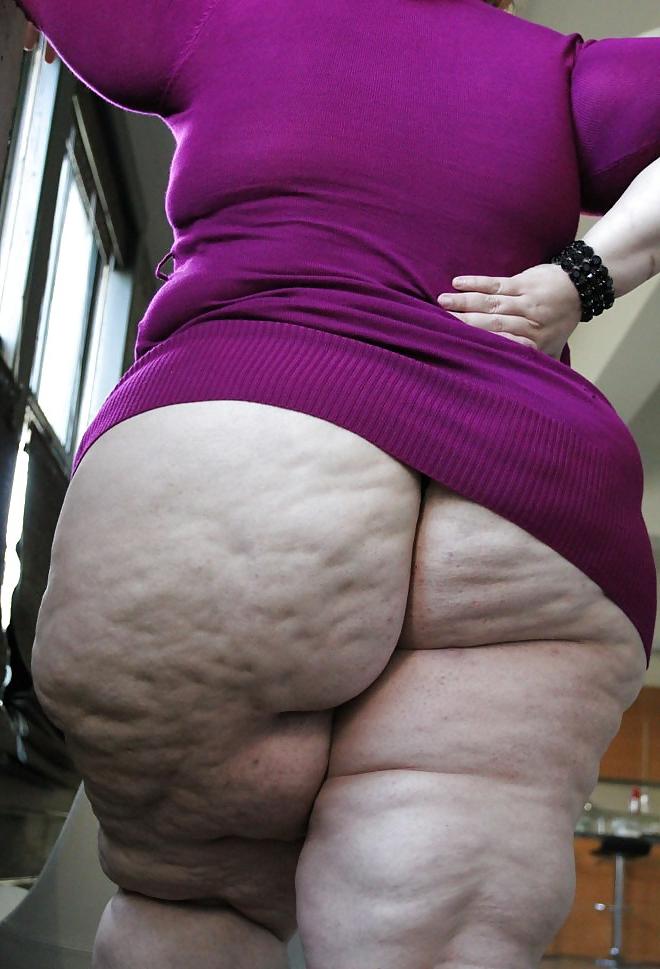 15P Old women asses