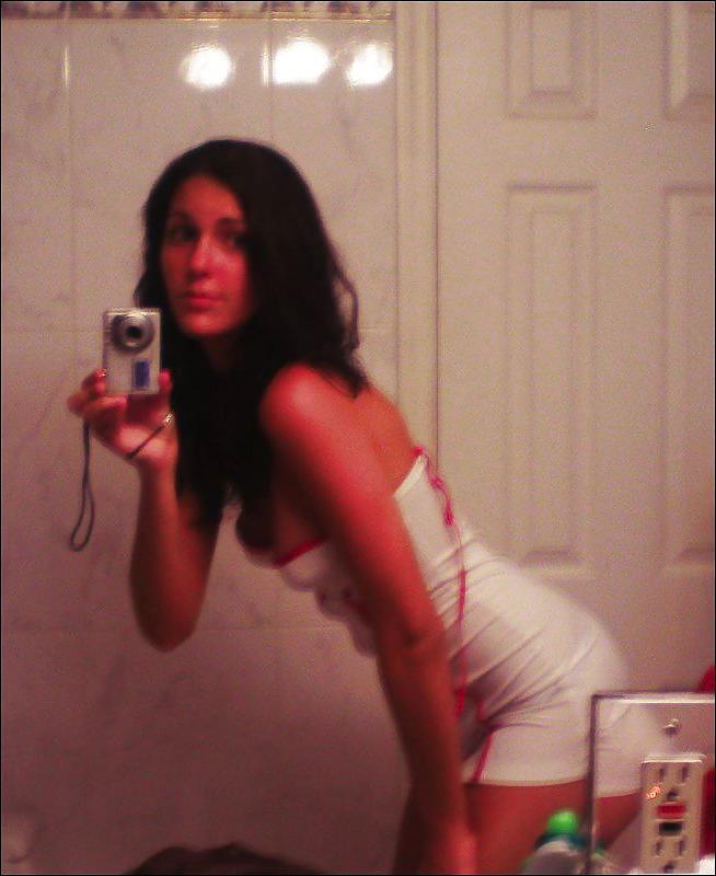 10P Self shot brunette hottie