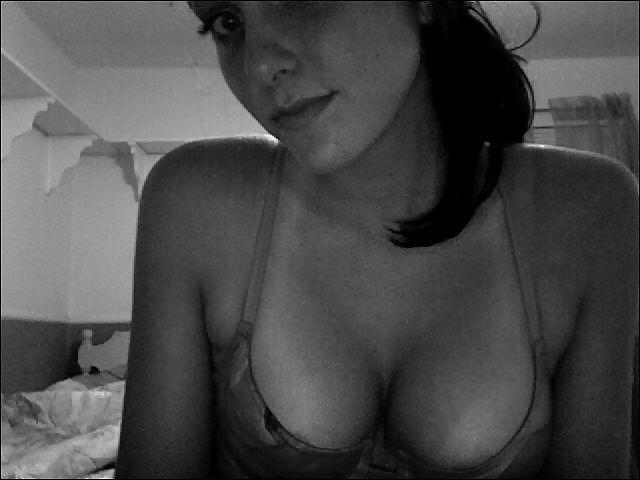 10P Self shot brunette hottie