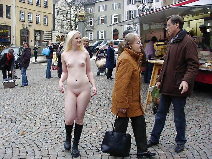 25P Beautiful Public Flashing Girls by TROC