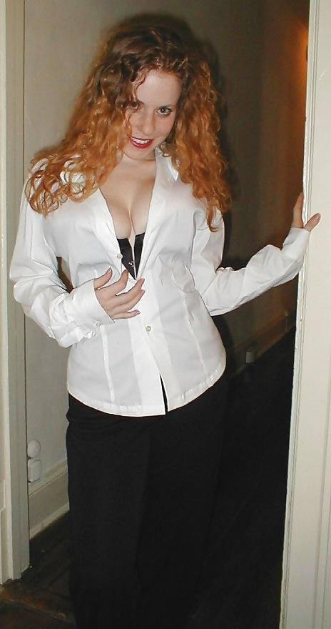25P Kira Redhead Amateur Is Wear Black Corset