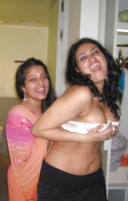 25P INDIAN DESI BABES UNDERCOVER (UPDATED DAILY)