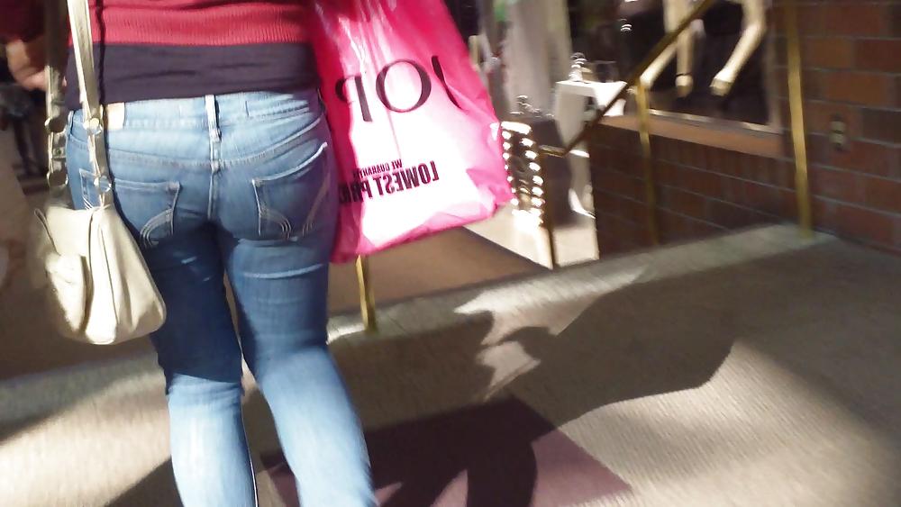 25P Nice tight teen ass & butt in blue jeans