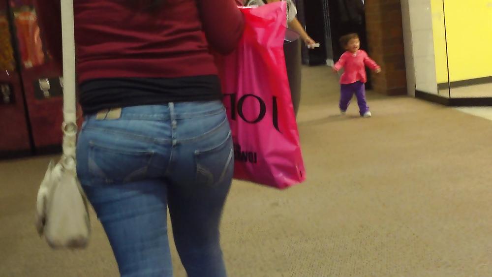 25P Nice tight teen ass & butt in blue jeans