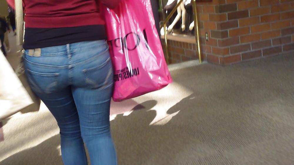 25P Nice tight teen ass & butt in blue jeans