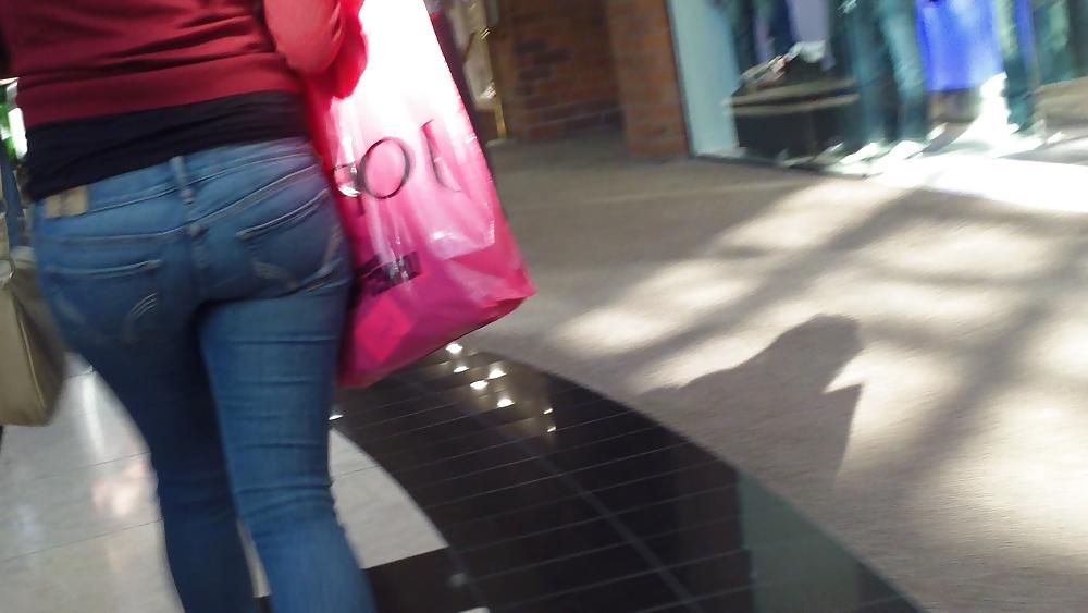 25P Nice tight teen ass & butt in blue jeans