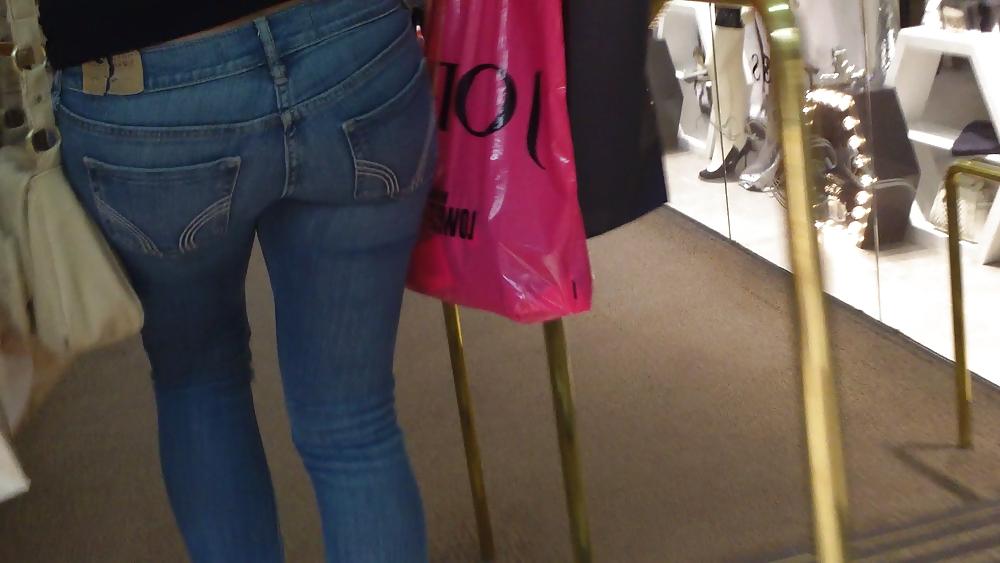 25P Nice tight teen ass & butt in blue jeans