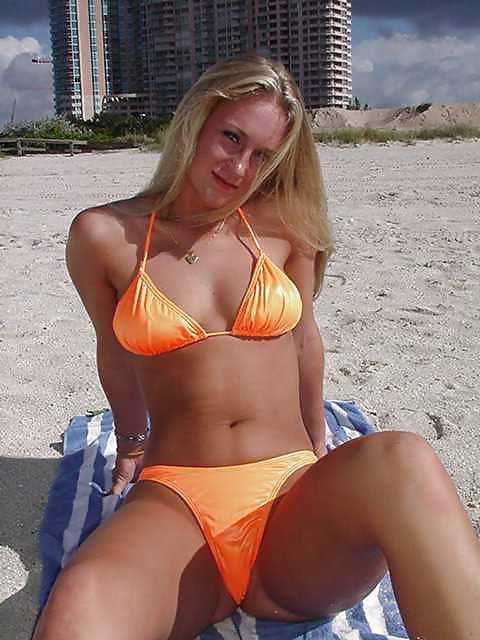 11P Amatuer Beach Babes