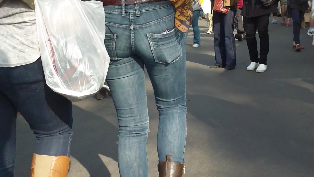 25P Sexy teen hippie butt & ass in blue jeans