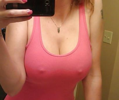 25P They seduce men with downblouse