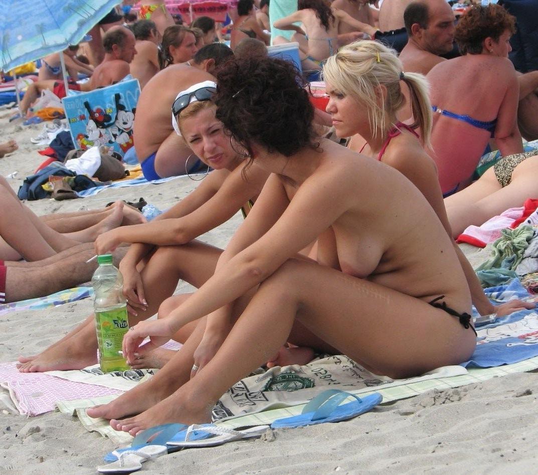 15P Nice mix of nude candid pictures taken on the beach
