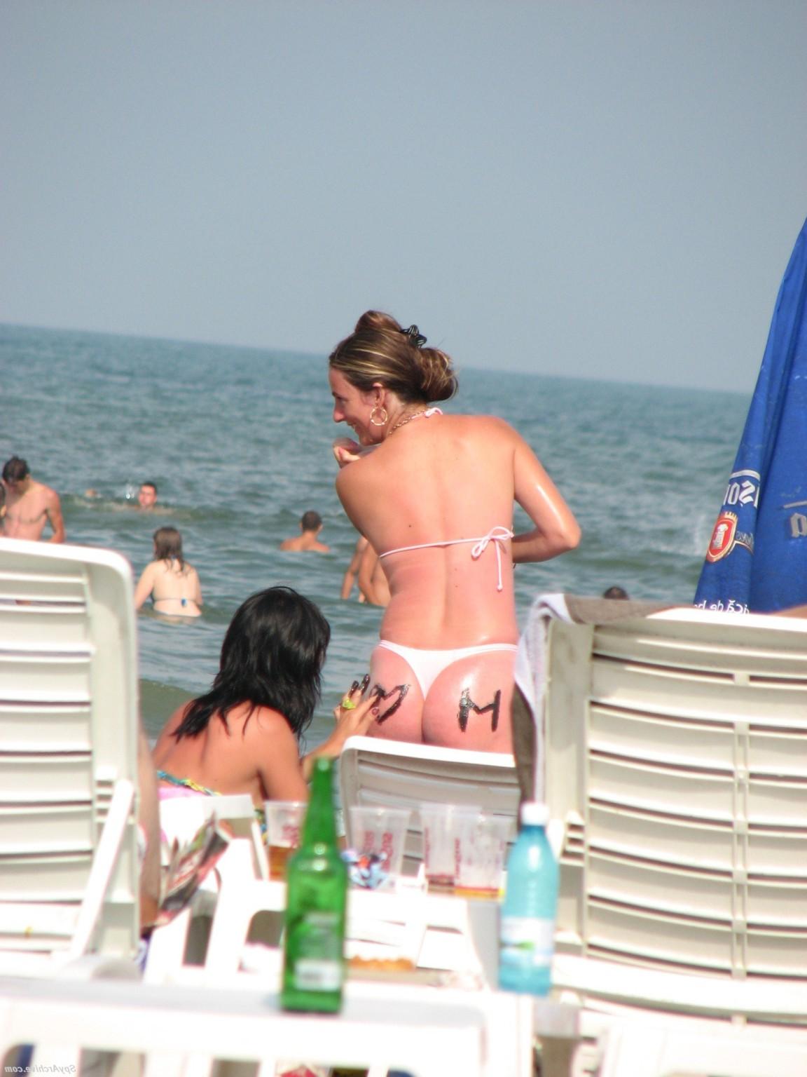 15P Nice mix of nude candid pictures taken on the beach