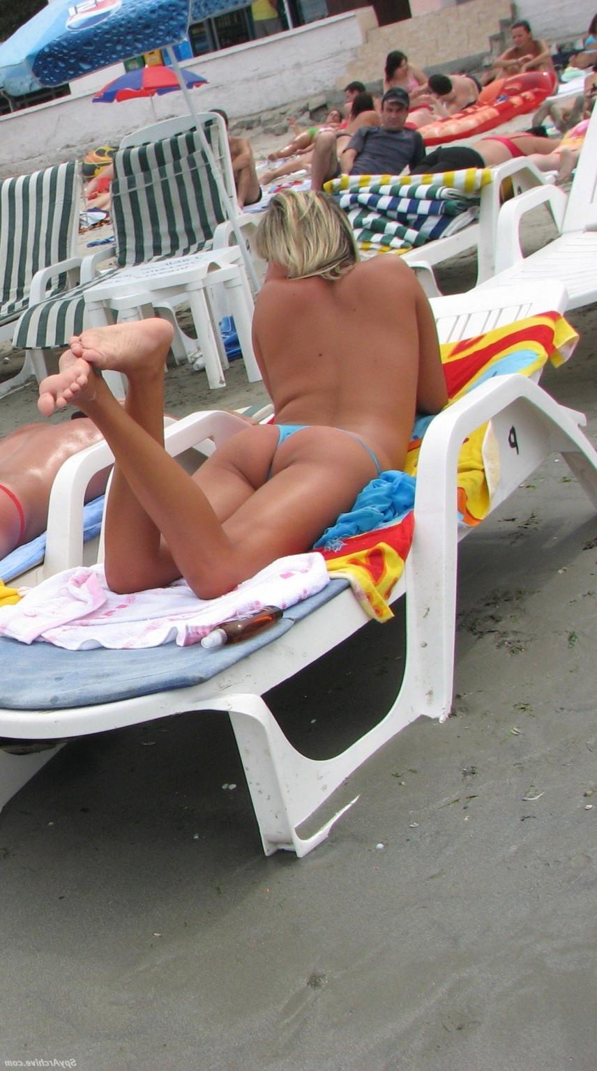 15P Nice mix of nude candid pictures taken on the beach