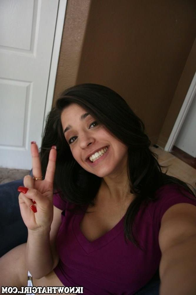 18P Brunette girlfriend films herself fucking some guy