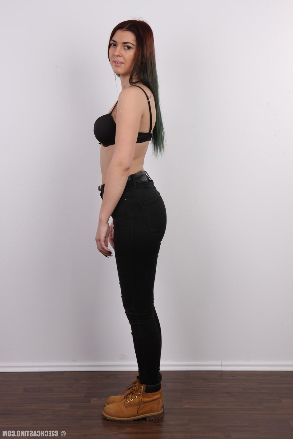 17P Sexy brunette with large ass