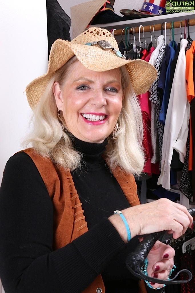 15P Busty older babe Judy Belkins spreads pussy in closet