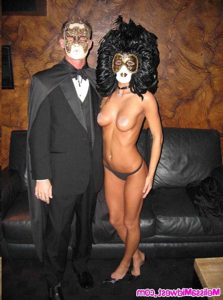 16P Melissa Midwest out on Halloween as Eyes Wide Shut