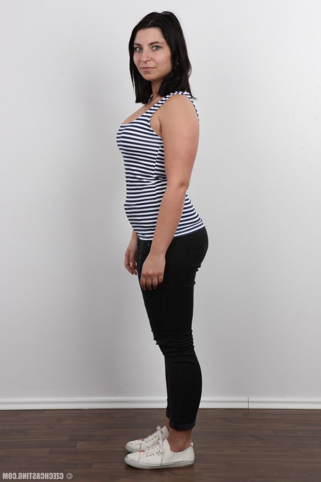 17P Curvy brunette with large ass