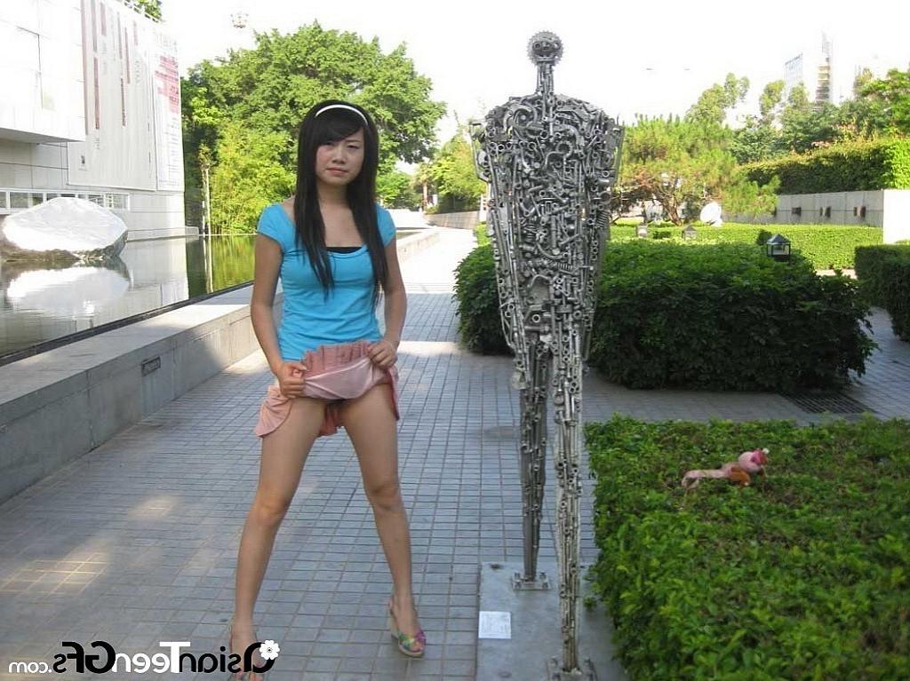 10P Super sexy teen babe poses naked with her friend