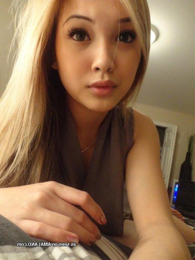 12P Compilation of sexy naughty chicks camwhoring for their bfs