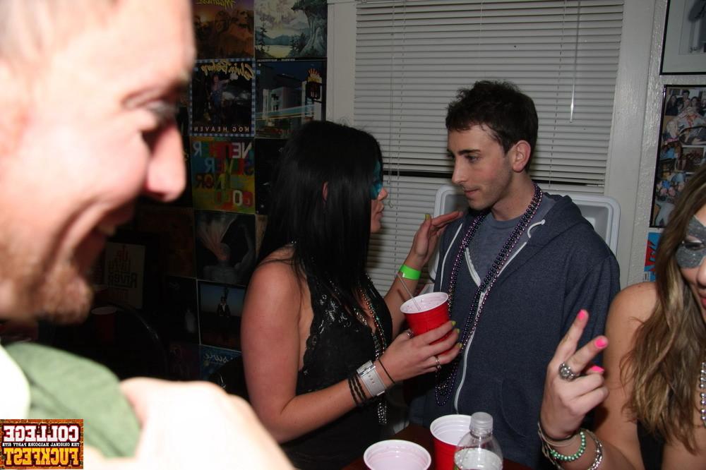 12P Awesome mardi gras party with plenty of super hot teen whores