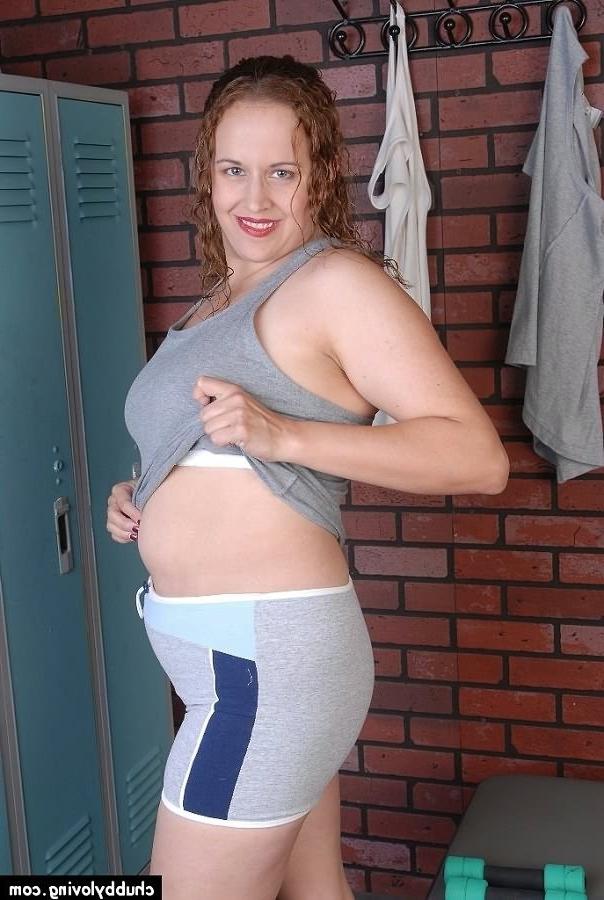 16P Busty plumper strips and shows pussy in gym locker room