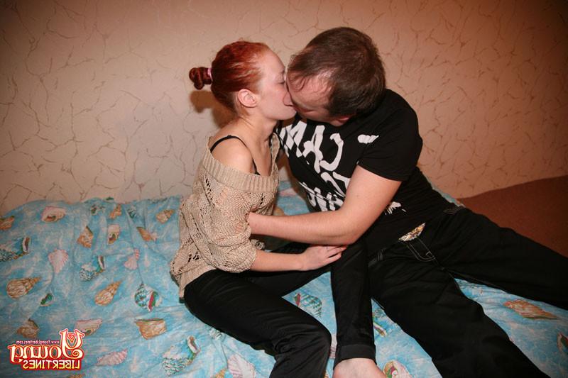 16P After giving man blowjob, redhead chick gets double-teamed